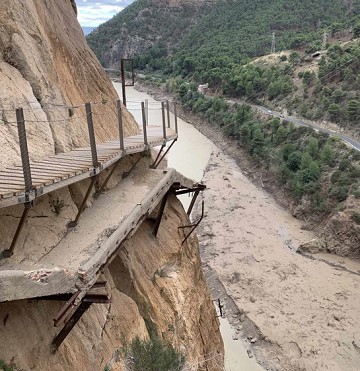 Impresionante paseo por el Camino del Rey - Van Dam Estates