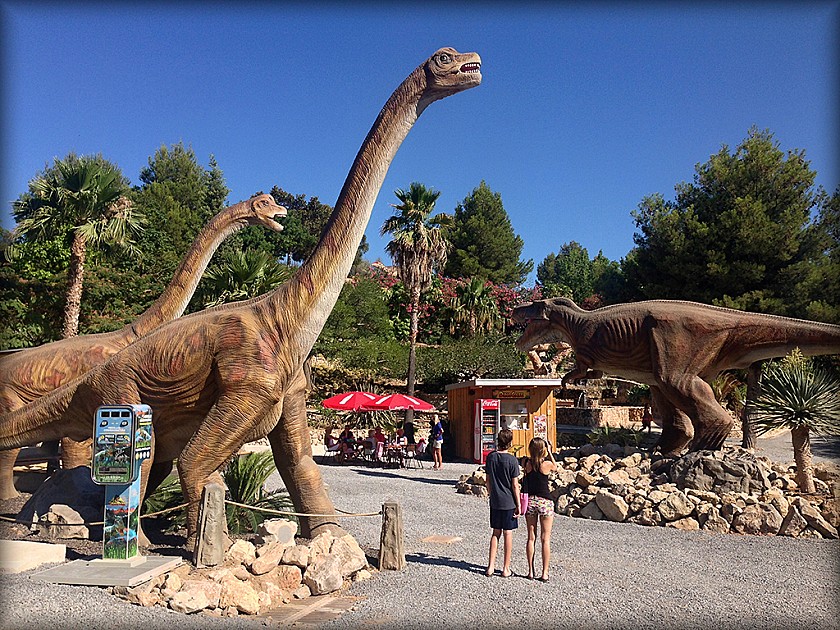 In den Sand geschrieben, nachdem ein Dinosaurier übrig geblieben ist - Van Dam Estates