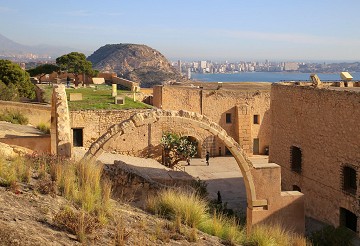 Das majestätische Santa Barbara Castle - Van Dam Estates