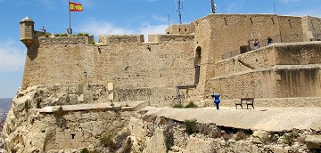 El majestuoso Castillo de Santa Bárbara - Van Dam Estates