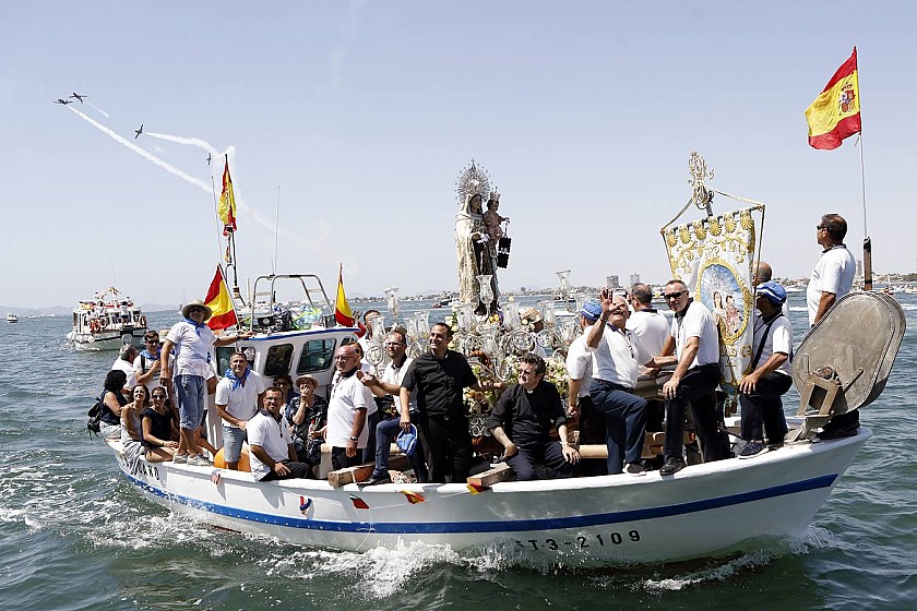 Procesión marítima de la virgen del Carmen - Van Dam Estates