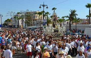 Procesión marítima de la virgen del Carmen - Van Dam Estates