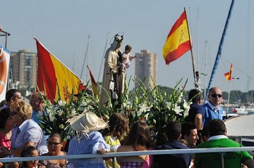 Procesión marítima de la virgen del Carmen - Van Dam Estates