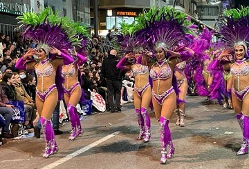 Desfile del día de San Patricio Cabo Roig - Van Dam Estates